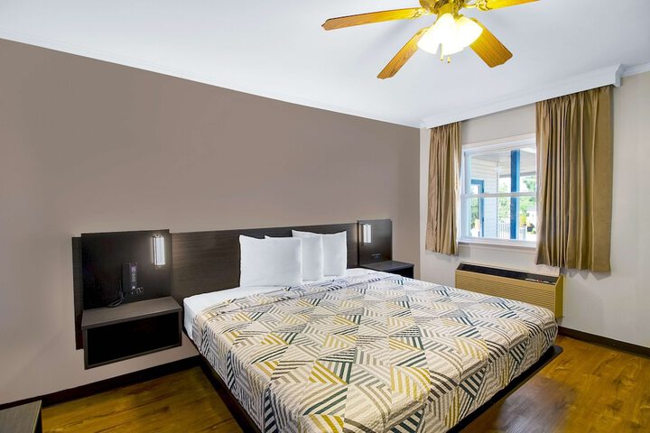 Room 15 of 36