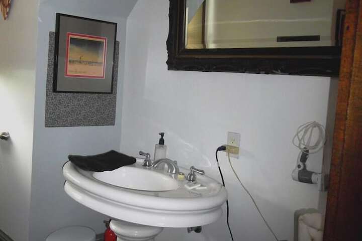 Room 11 of 11