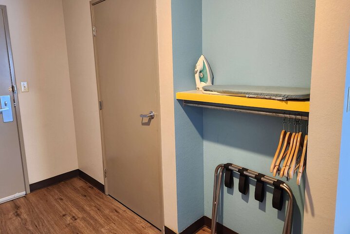 Room 52 of 86