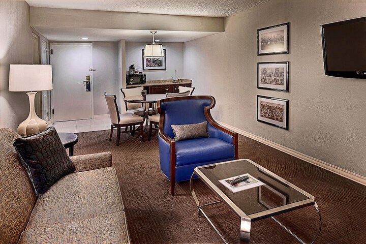 Sheraton Westport Chalet Hotel St. Louis