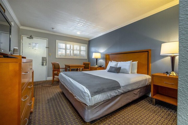 Room 28 of 50