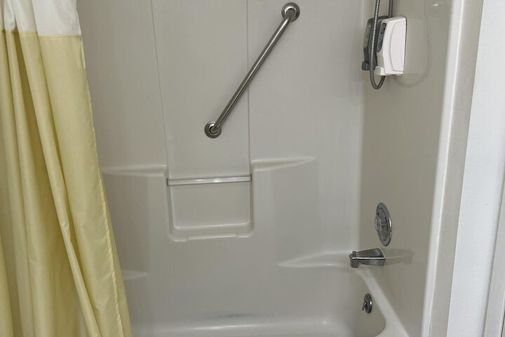 Room 13 of 37