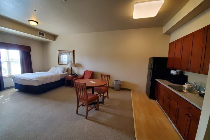 Clarion Hotel & Suites Williston