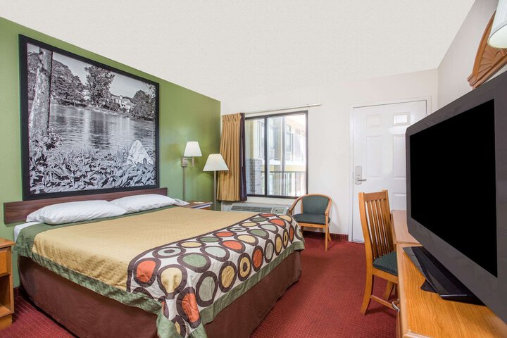 Room 9 of 14