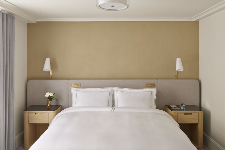 Room 72 of 85