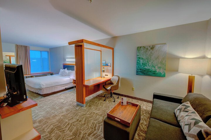 Room 8 of 14