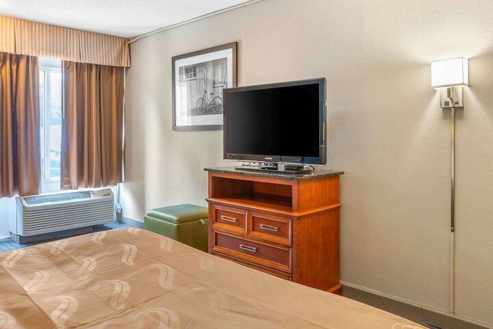 Room 17 of 30