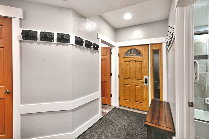 Town Pointe B101 3 Bedroom Condo by RedAwning