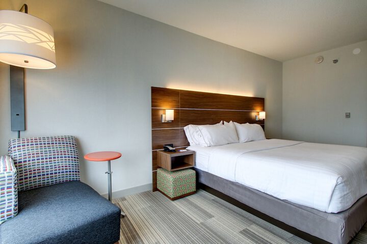 Room 43 of 69