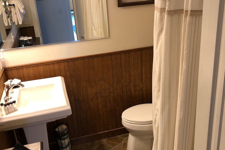 Room 52 of 77