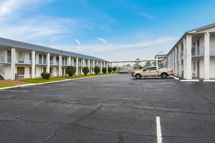 Hotel 3 of 33