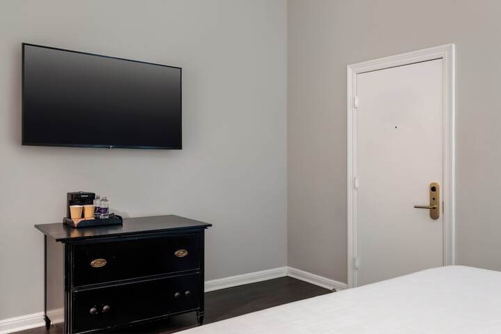 Room 15 of 28
