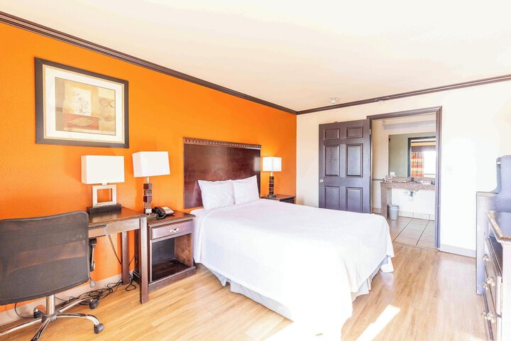 Room 9 of 20
