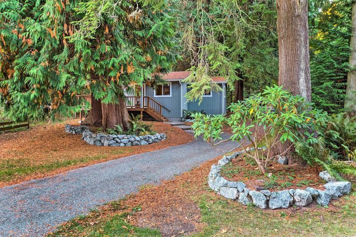House w / Deck on Whidbey Island 1 Mi From Shore!