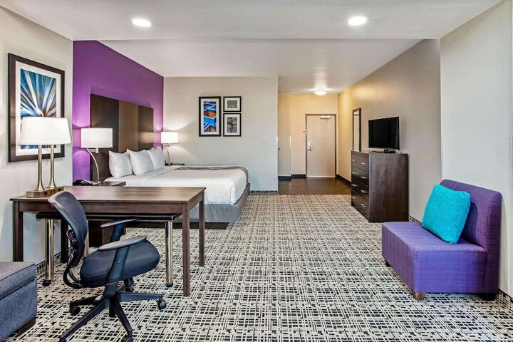 Room 32 of 60