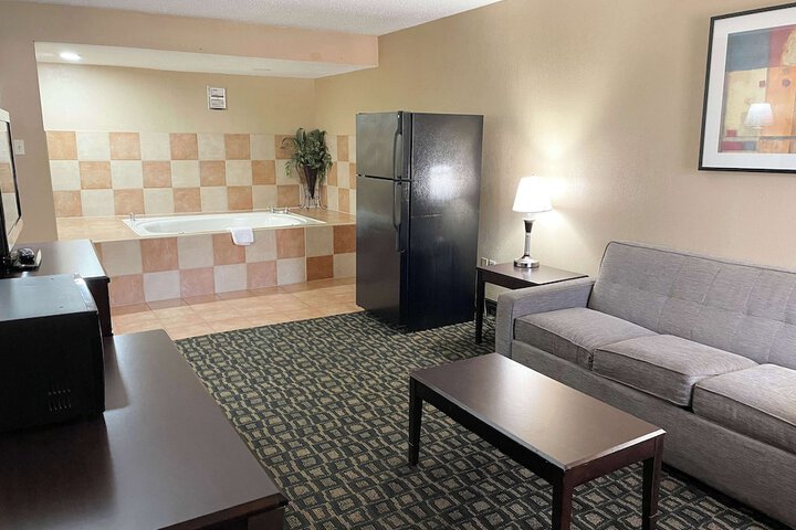 Room 27 of 40