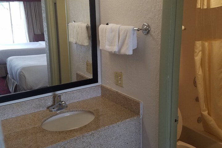 Room 6 of 22