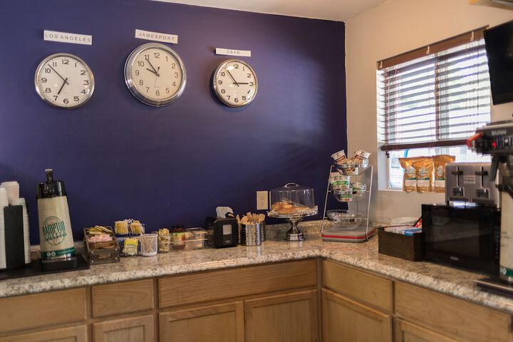 Breakfast/Coffee Service 30 of 38