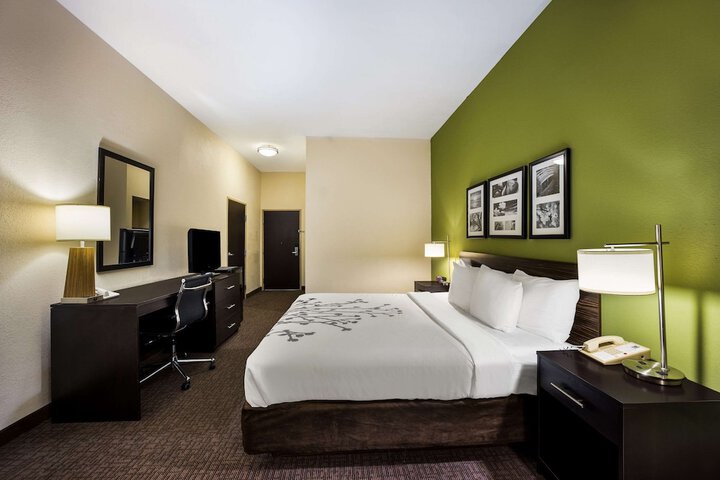 Room 33 of 44