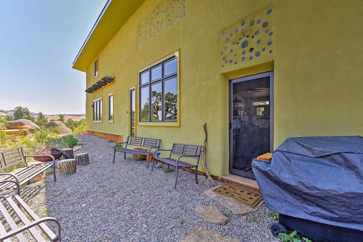 Family-friendly Del Norte Home w / Stunning Views!