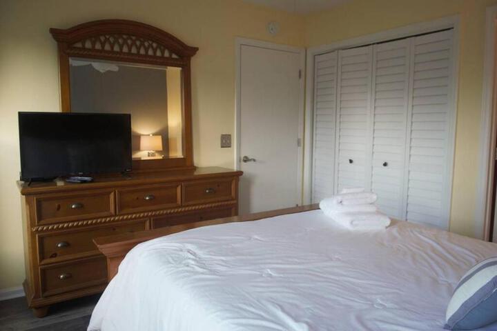 Aqua Haven - Second Street from Beach Home