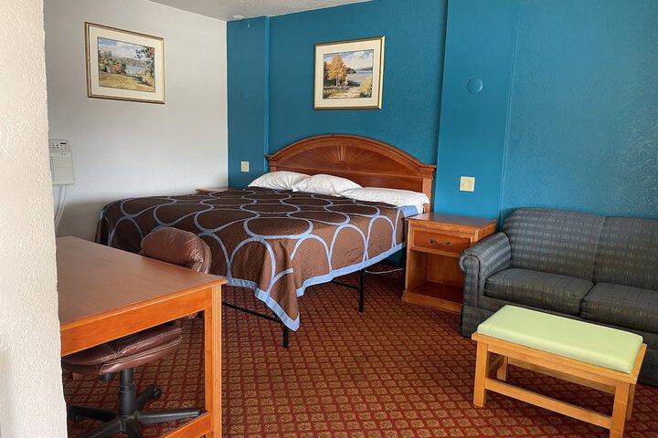 Room 21 of 34