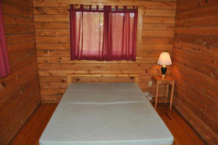 Robin Hill Camping Resort Cottage 7