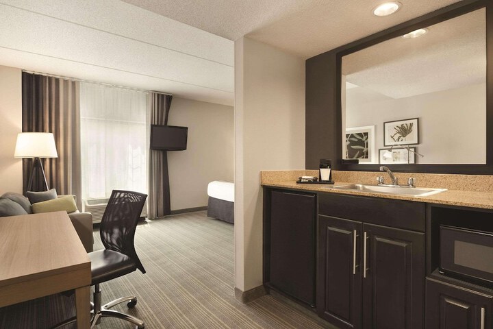 Room 13 of 34