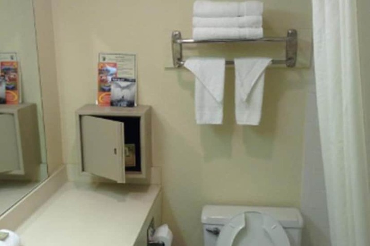 Room 8 of 19