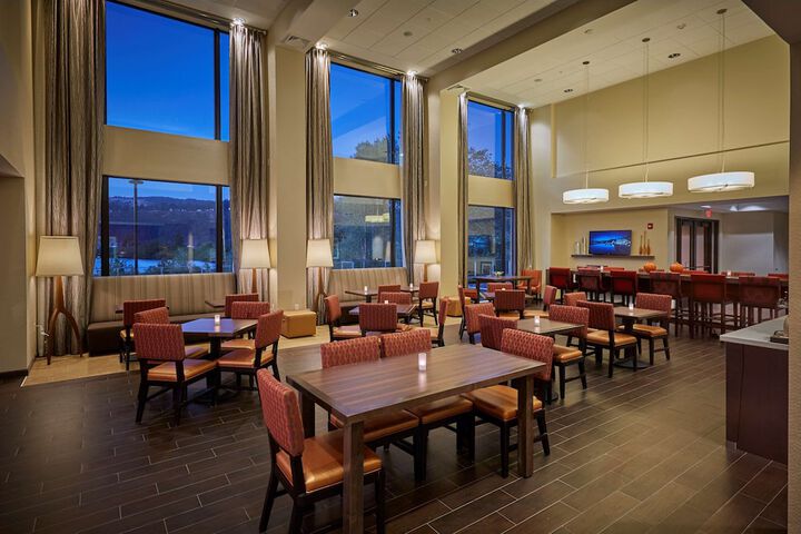 Hampton Inn & Suites Hood River