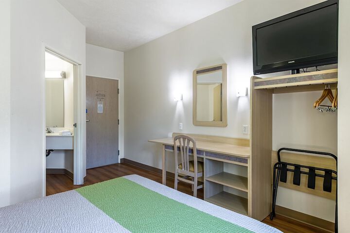 Room 20 of 29