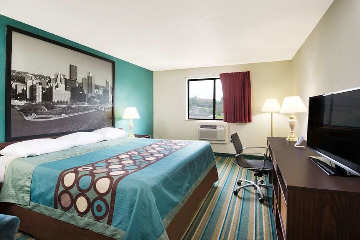 Room 5 of 13