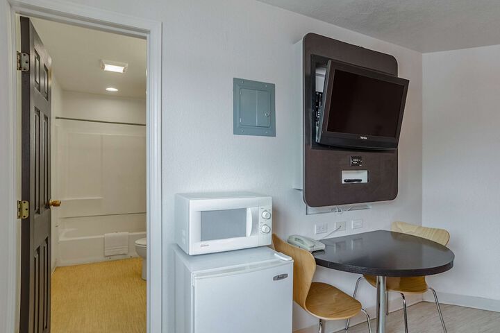 Room 16 of 32