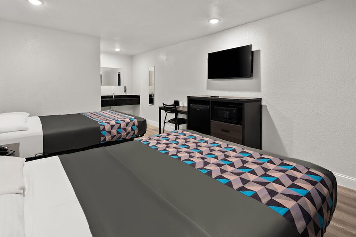 Room 17 of 24