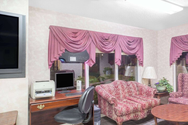 Business Center 15 of 15