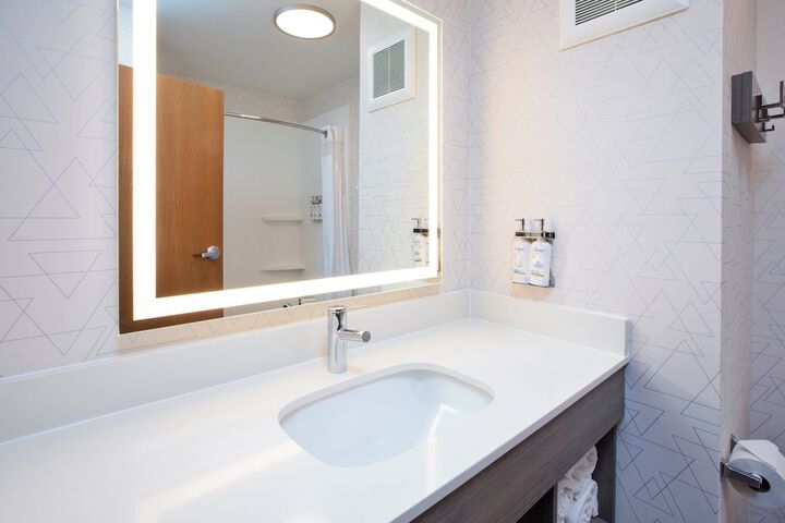 Holiday Inn Express & Suites Buffalo by IHG