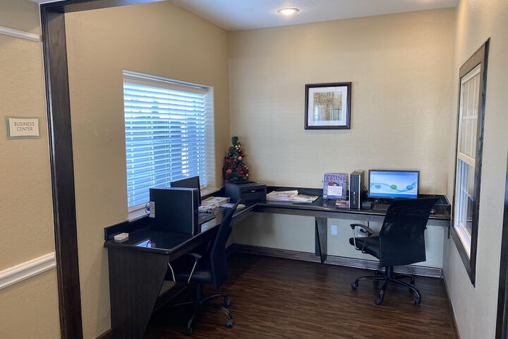 Business Center 67 of 69