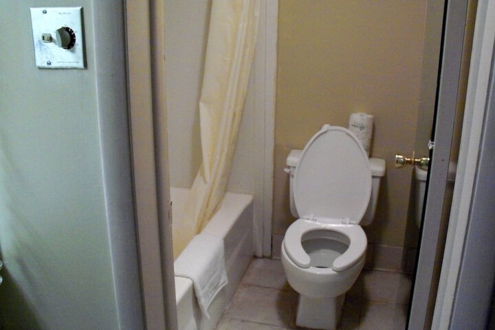 Room 41 of 43