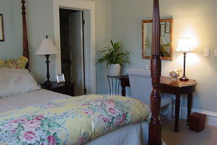 THE MCFARLAND INN