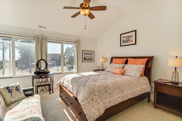 Walk to Beach: Home w / Pool Access in White Stone