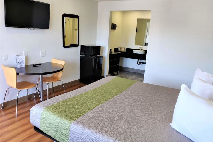 Room 21 of 21