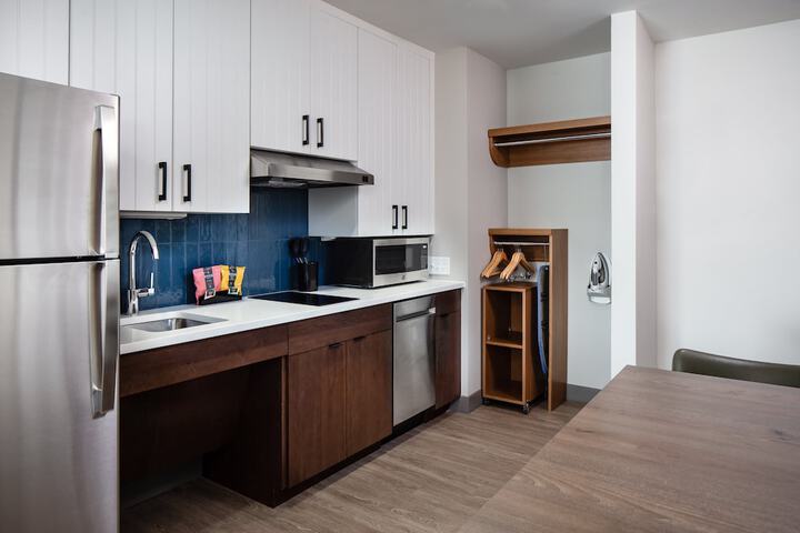Staybridge Suites Iowa City Coralville by IHG