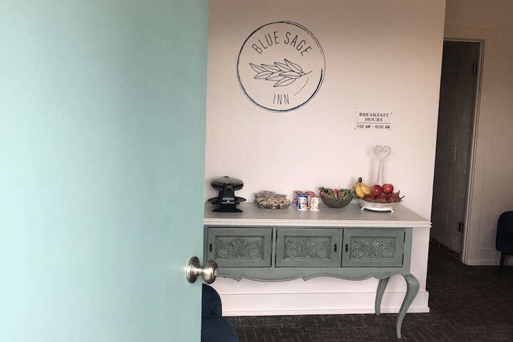 Blue Sage Inn & Suites