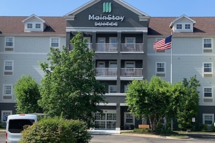 Hotel 4 of 65