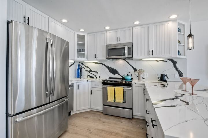 Solana Sunset Stunning Beachside Retreat for 4!