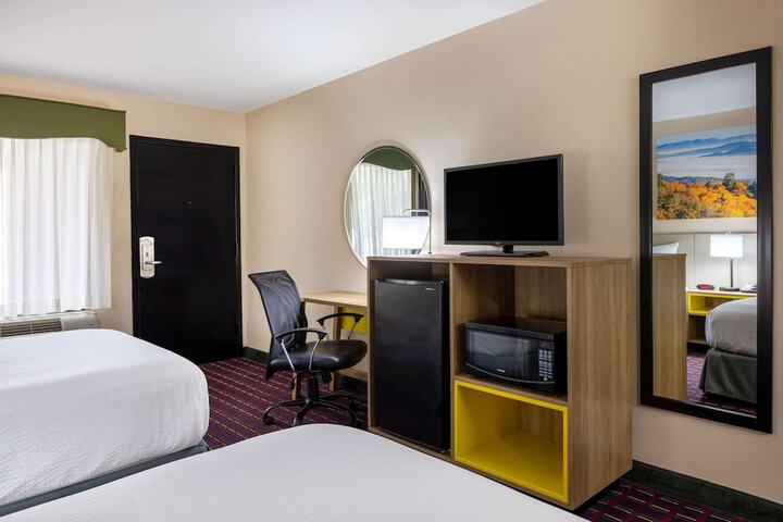 Room 13 of 26