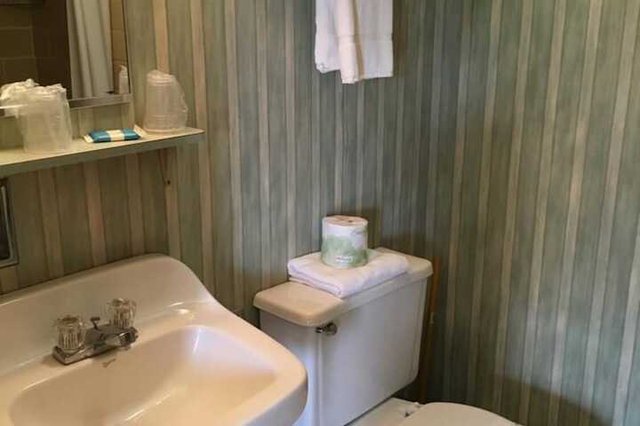 Room 6 of 23