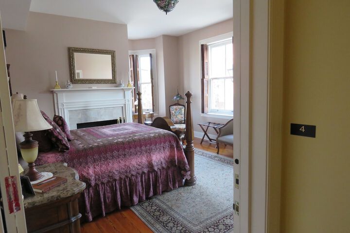 Room 32 of 64