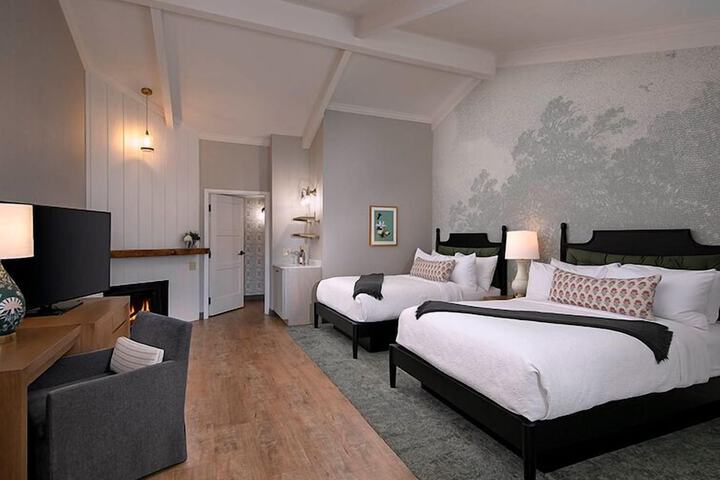 Fireside Inn on Moonstone Beach