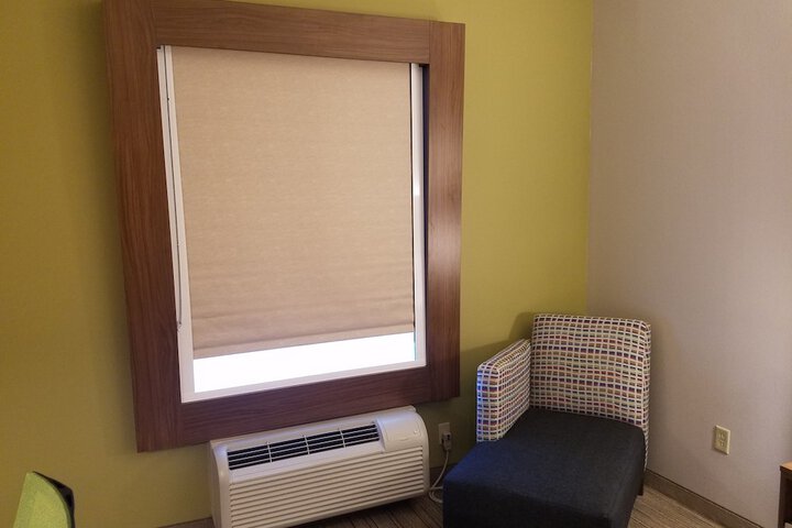 Room 10 of 33